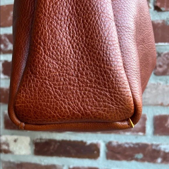 Portland Leather Goods Aspen Shoulder Bag in Sienna Pebbled Leather - Picture 7 of 11